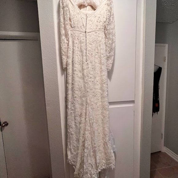 Wedding Dress - never been worn - Picture 3 of 4
